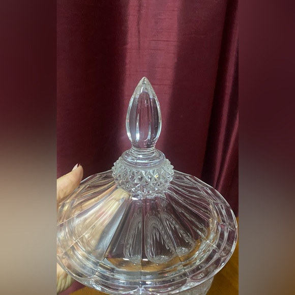 Shannon Crystal Vase with Lid - Picture 3 of 5